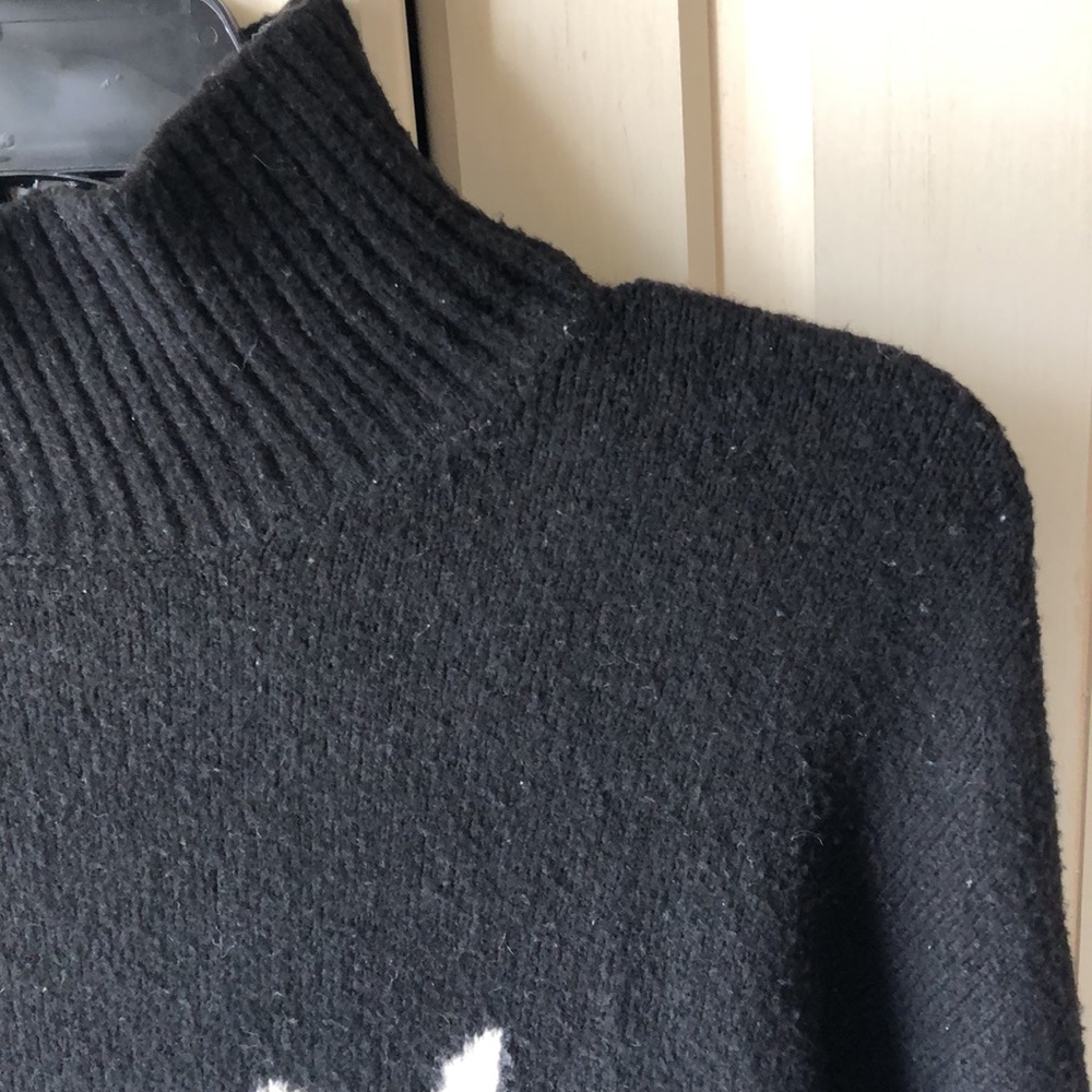 • BLOGGER’S FAVORITE • KANGOL Sweater from H&M • MAKE AN OFFER 🖤 - Picture 14 of 16